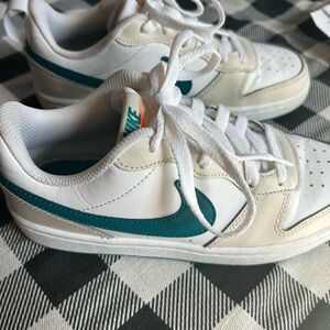 Nike Court Borough Low 2